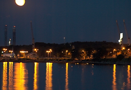 Danziger Bucht und Hafen bei Nacht